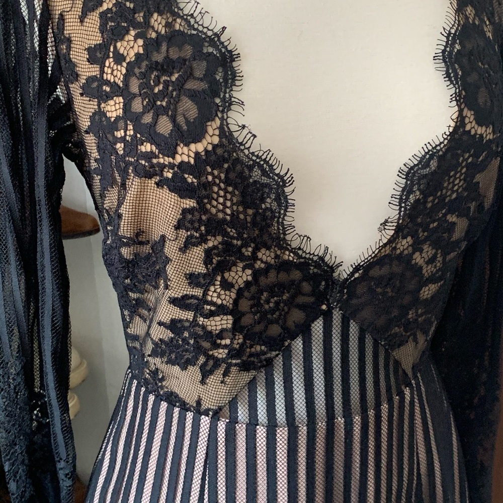 STYLESTALKER CONFIDENTIAL BLACK DRESS - Picture 6 of 7
